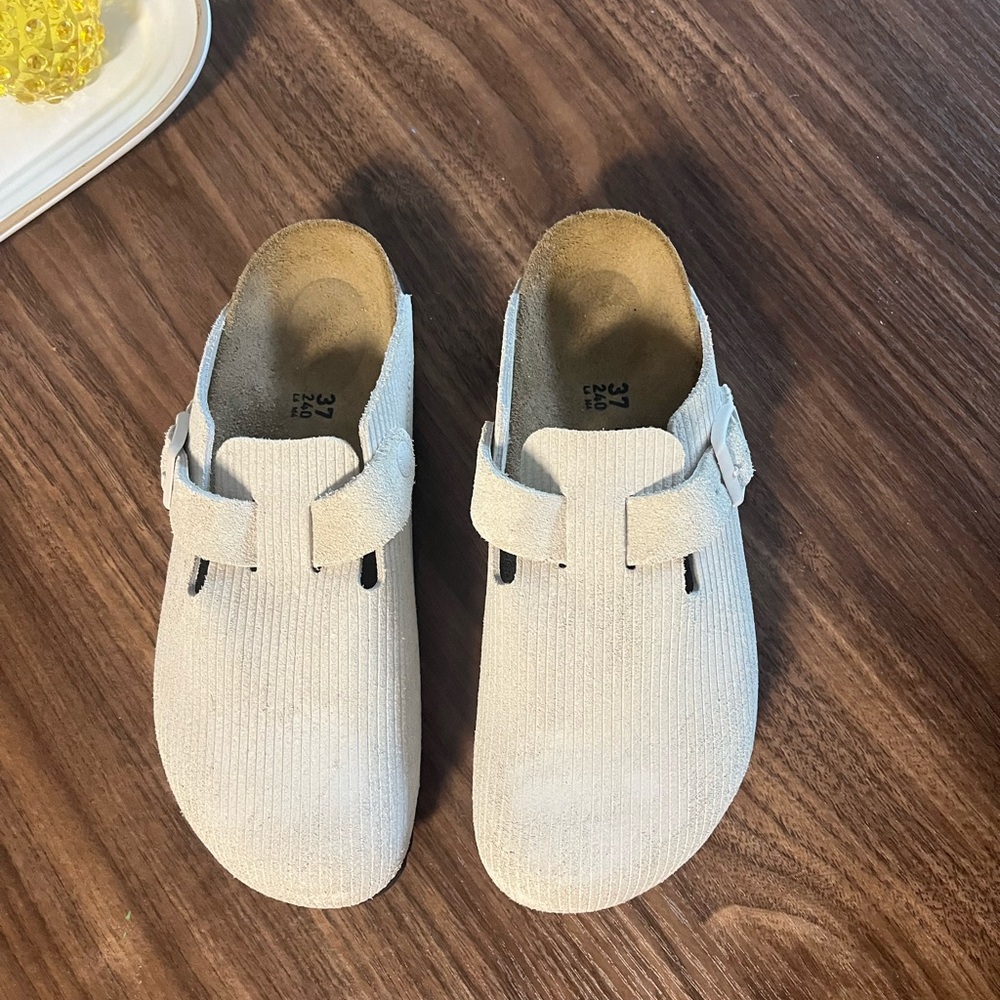 Women size 6 Beige Corduroy Birkenstocks Clogs